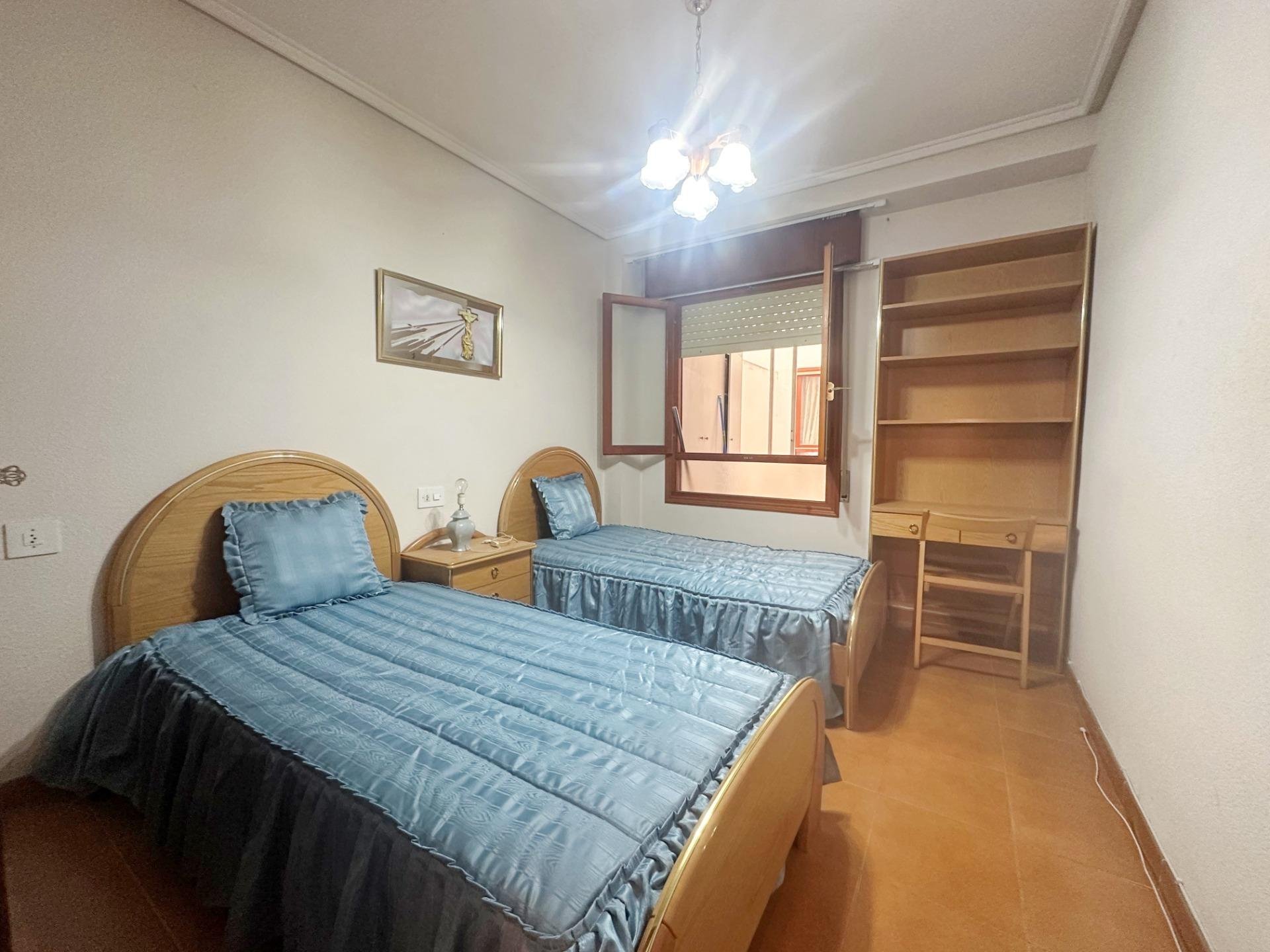 Apartamento en Torrevieja, Alicante, España 4 dormitorios, 130 m2 No. 190324