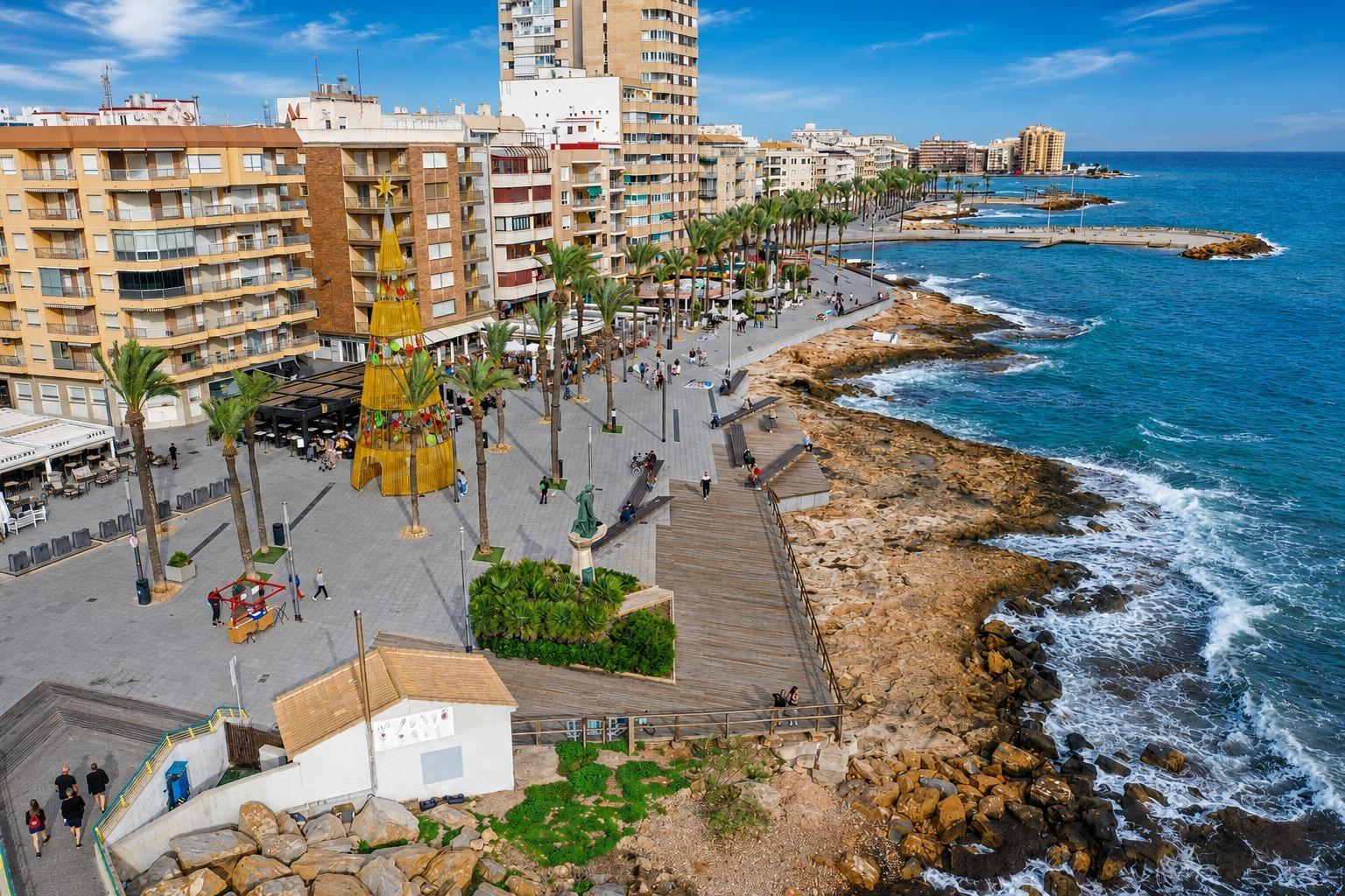 Apartamento en Torrevieja, Alicante, España 4 dormitorios, 130 m2 No. 190324