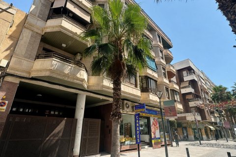 Apartment in Torrevieja, Alicante, Spain 4 bedrooms, 130 sq.m. No. 190324