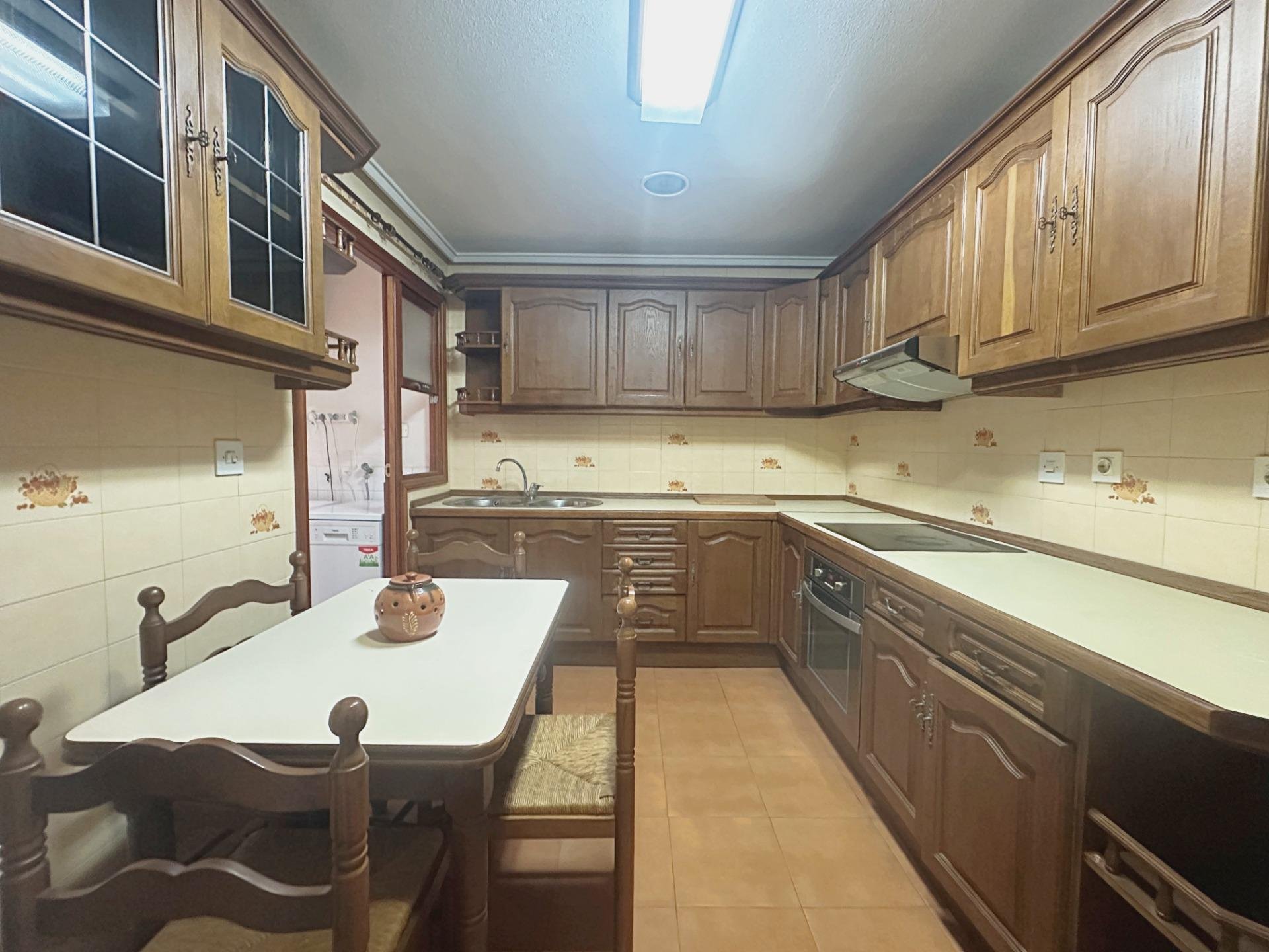 Apartamento en Torrevieja, Alicante, España 4 dormitorios, 130 m2 No. 190324