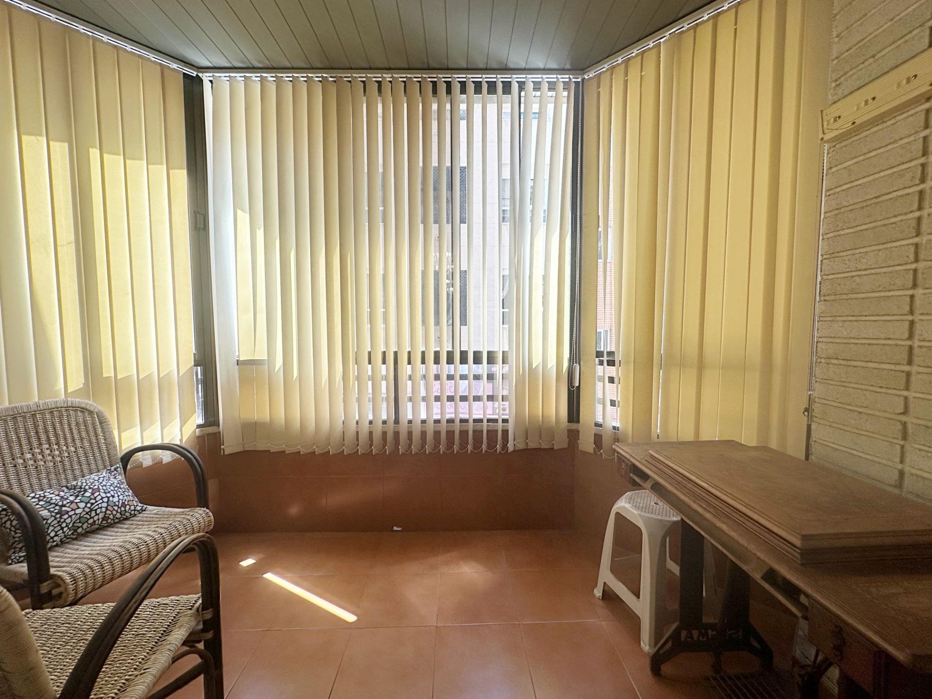 Apartamento en Torrevieja, Alicante, España 4 dormitorios, 130 m2 No. 190324