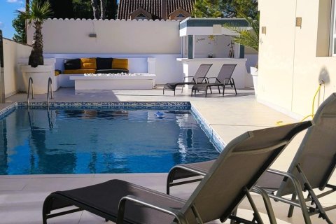 Villa en Torrevieja, Alicante, España 4 dormitorios, 140 m2 No. 150141