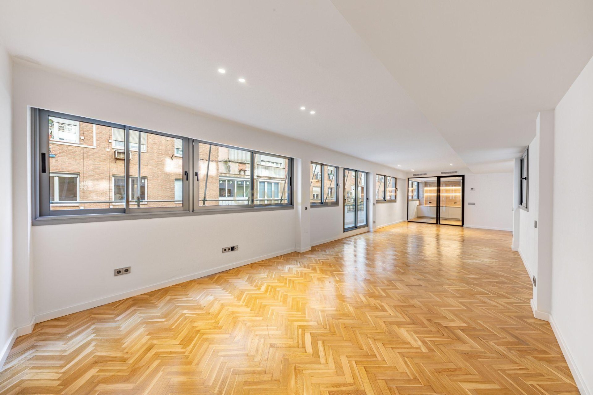 Wohnung in Barcelona, Spanien 4 Schlafzimmer, 223 m2 Nr. 166908