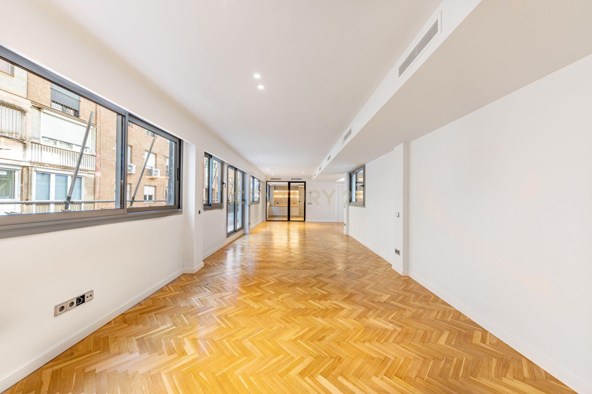 Wohnung in Barcelona, Spanien 4 Schlafzimmer, 223 m2 Nr. 166908