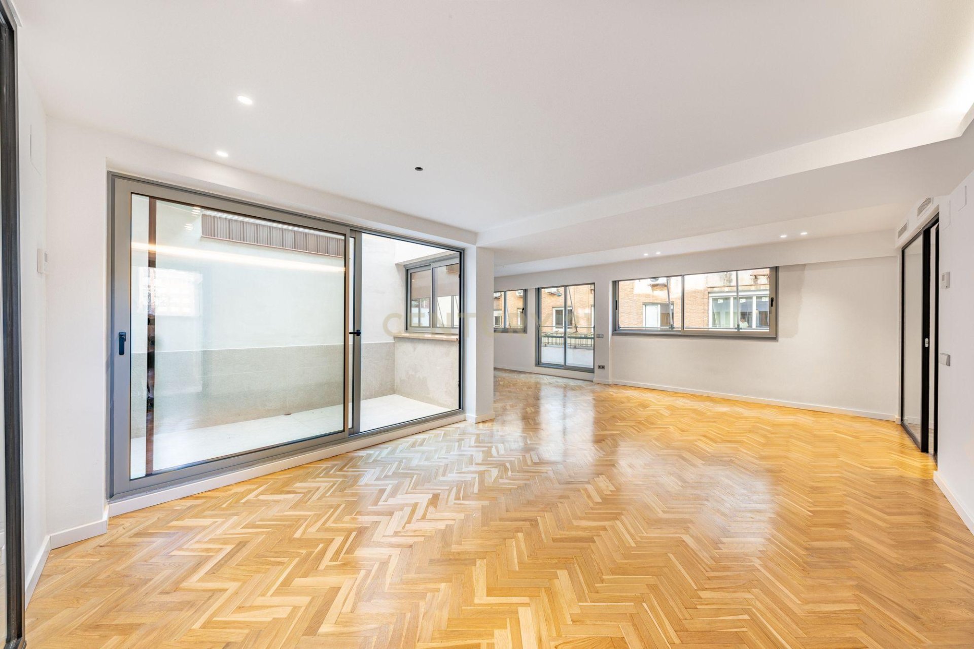Wohnung in Barcelona, Spanien 4 Schlafzimmer, 223 m2 Nr. 166908