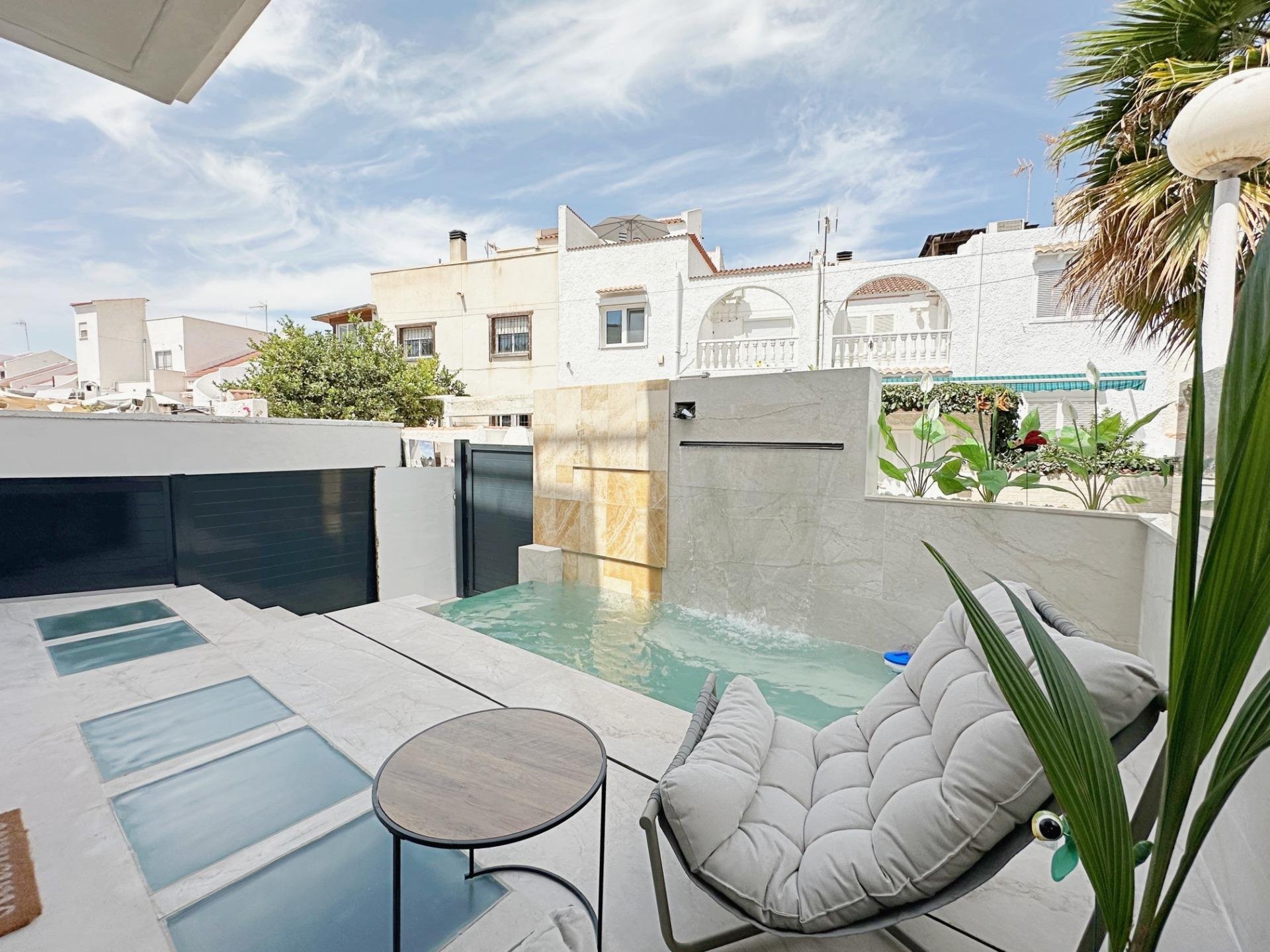 Kaupunkipientalo Torrevieja, Alicante, Espanja 3 makuuhuonetta, 180 m2 No. 193805
