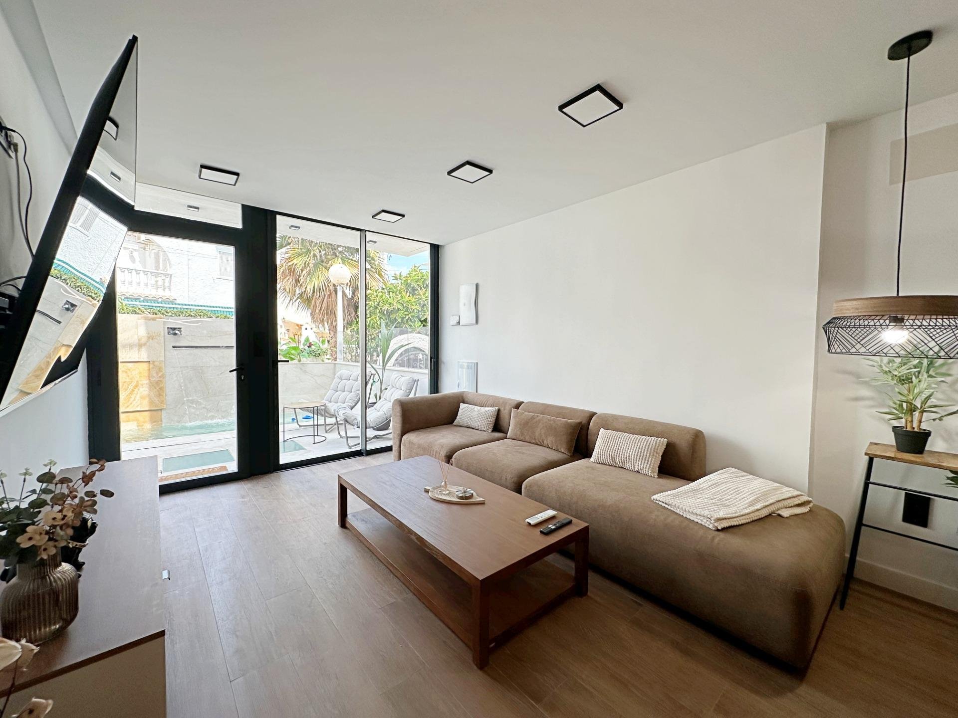 Kaupunkipientalo Torrevieja, Alicante, Espanja 3 makuuhuonetta, 180 m2 No. 193805