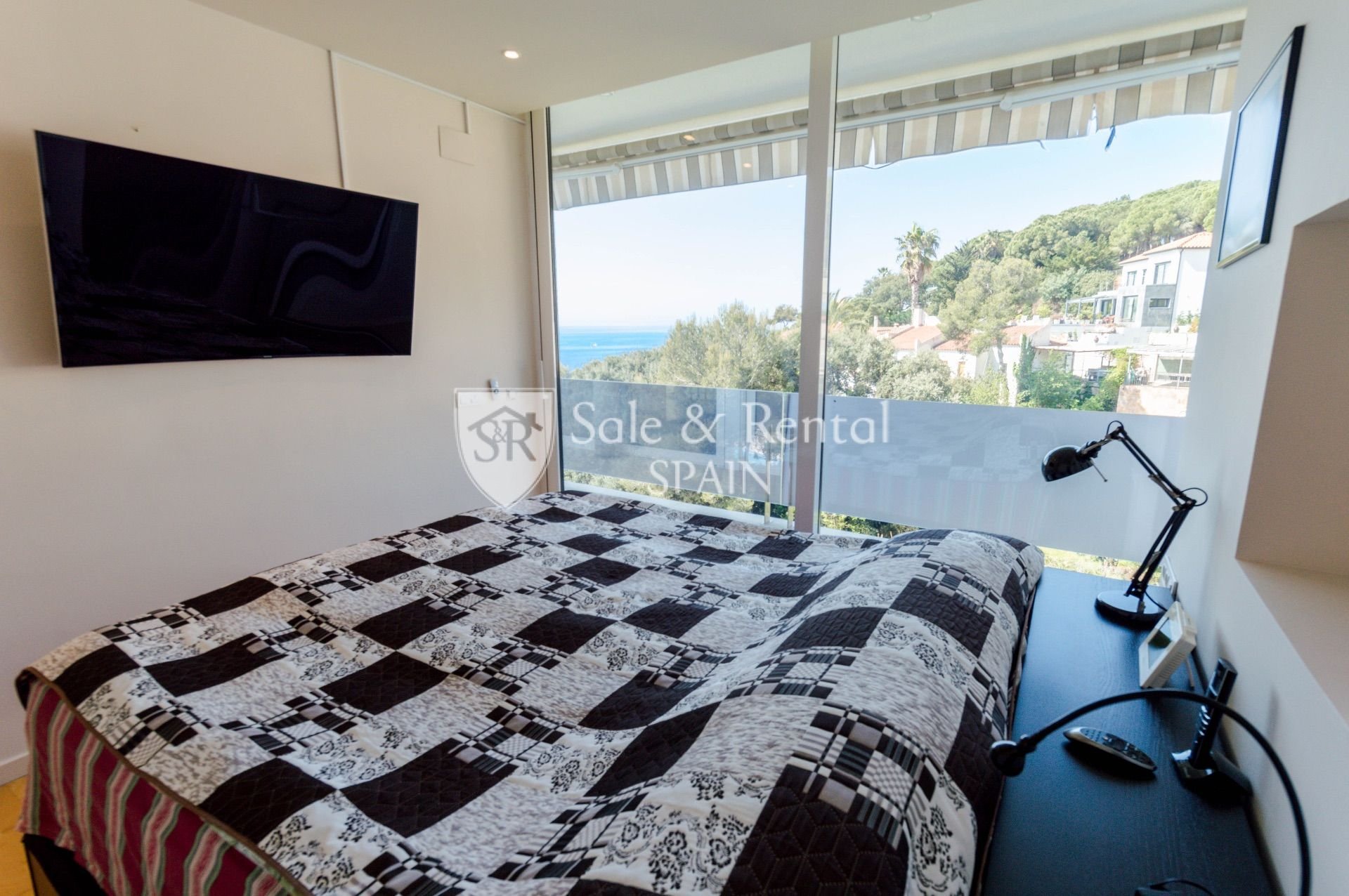 Talo Lloret de Mar, Girona, Espanja 4 makuuhuonetta, 240 m2 No. 166469