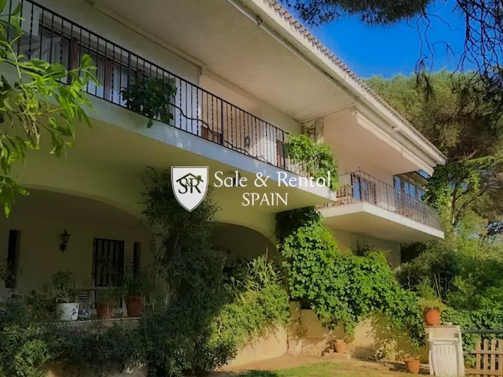 Casa a Lloret de Mar, Girona, Spagna 6 camere da letto, 240 mq. N° 166467