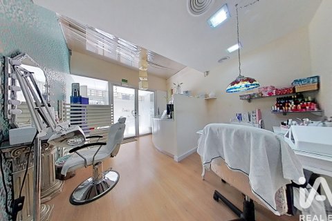 Commercial property in Elche, Alicante, Spain 5 bedrooms, 143 sq.m. No. 188120