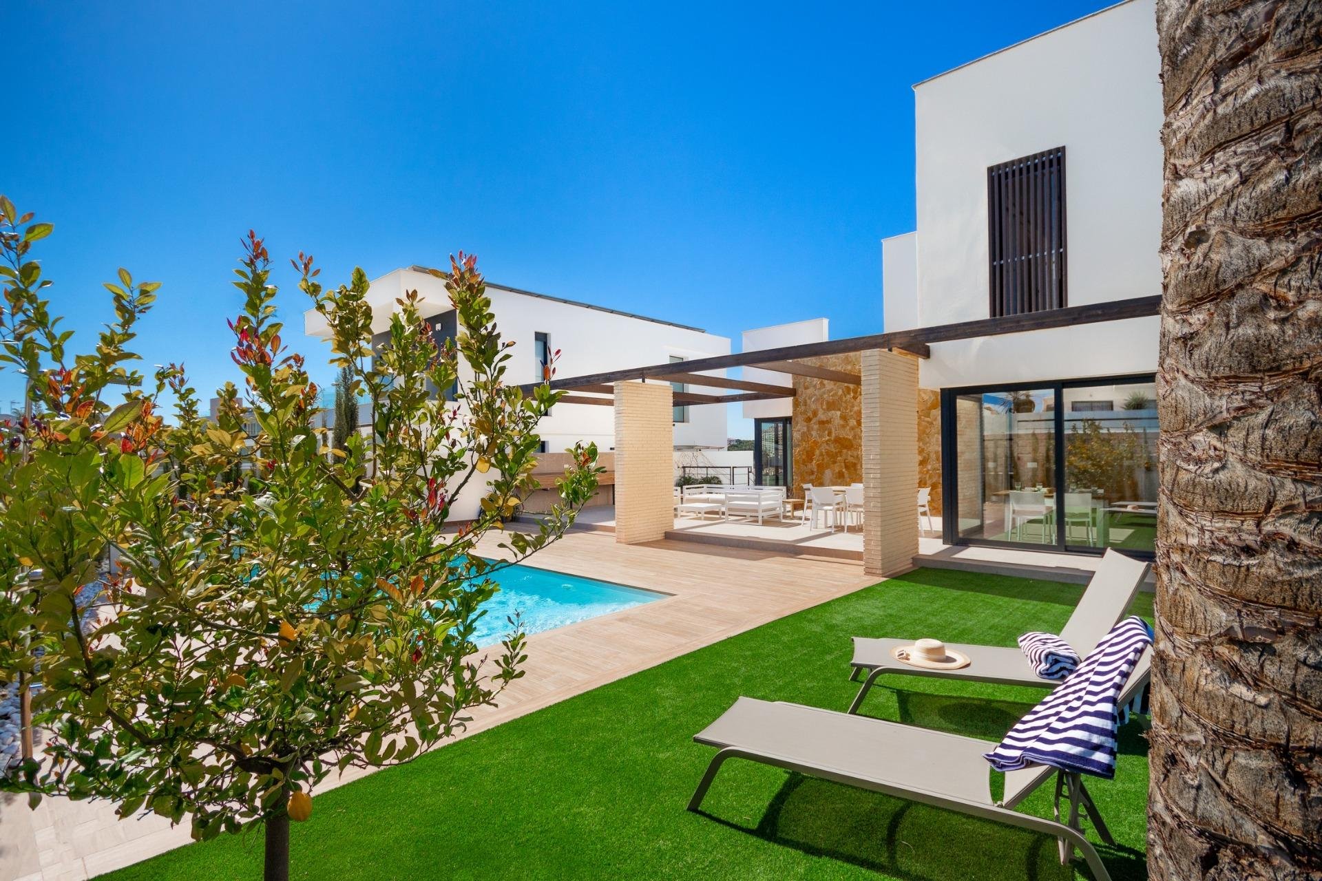 Villa à Dehesa De Campoamor, Alicante, Espagne 4 chambres, 196 m2 No. 136898