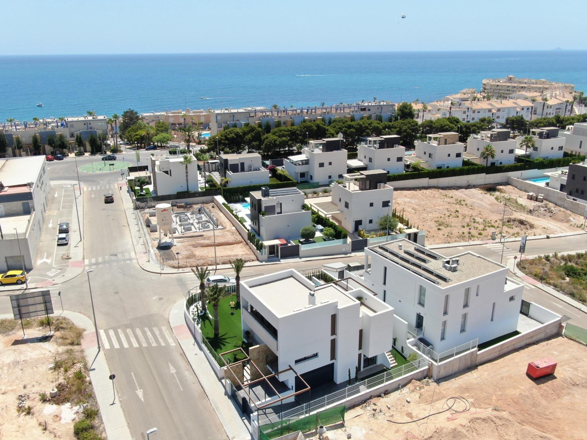 Villa à Dehesa De Campoamor, Alicante, Espagne 4 chambres, 196 m2 No. 136898
