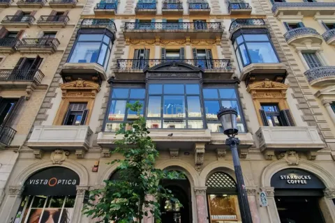 Apartment in Barcelona, Spain 4 bedrooms, 126 sq.m. No. 192359