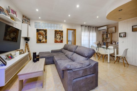 Apartment in Torrevieja, Alicante, Spain 3 bedrooms, 112 sq.m. No. 190844