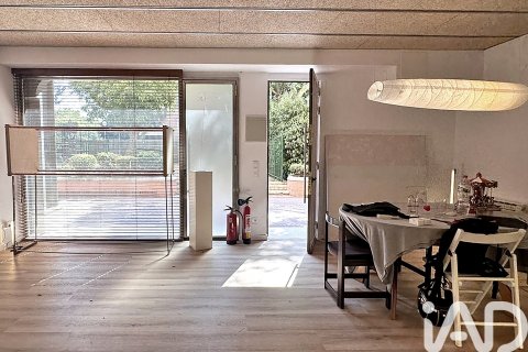 Commercial property in Barcelona, Spain 1 bedroom, 53 sq.m. No. 194317