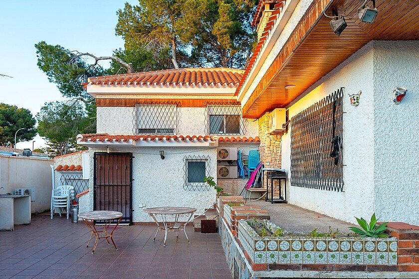 Villa in Dehesa De Campoamor, Alicante, Spain 8 bedrooms, 300 sq.m. No. 111132