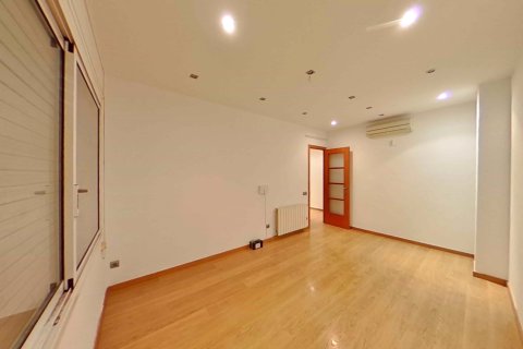 Dzīvoklis Barcelona, Spānijā 3 istabas, 67 m2 Nr. 167157
