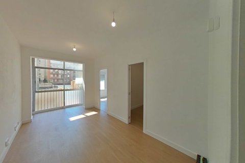 Dzīvoklis Barcelona, Spānijā 4 istabas, 66 m2 Nr. 167155