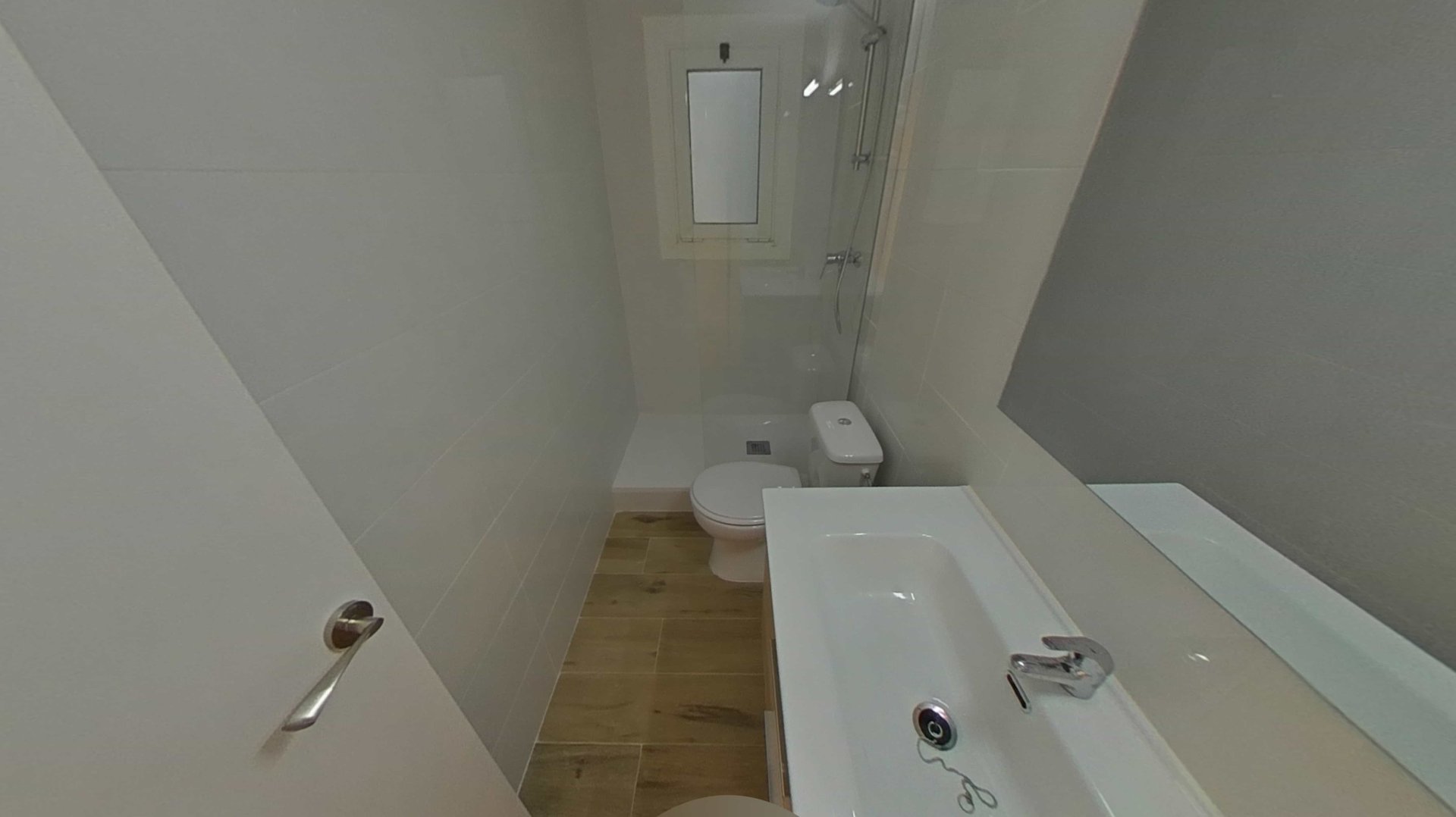 Appartamento a Barcelona, Spagna 4 camere da letto, 66 mq. N° 167155
