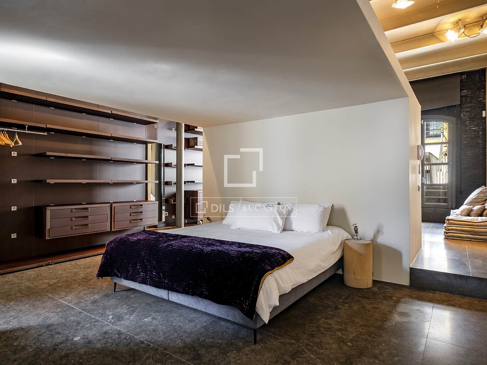 Apartamento en Barcelona, España 2 dormitorios, 251 m2 No. 161360