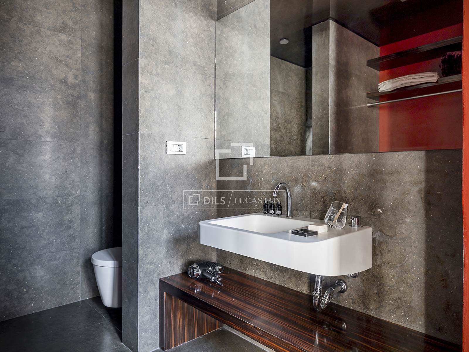 Apartamento en Barcelona, España 2 dormitorios, 251 m2 No. 161360