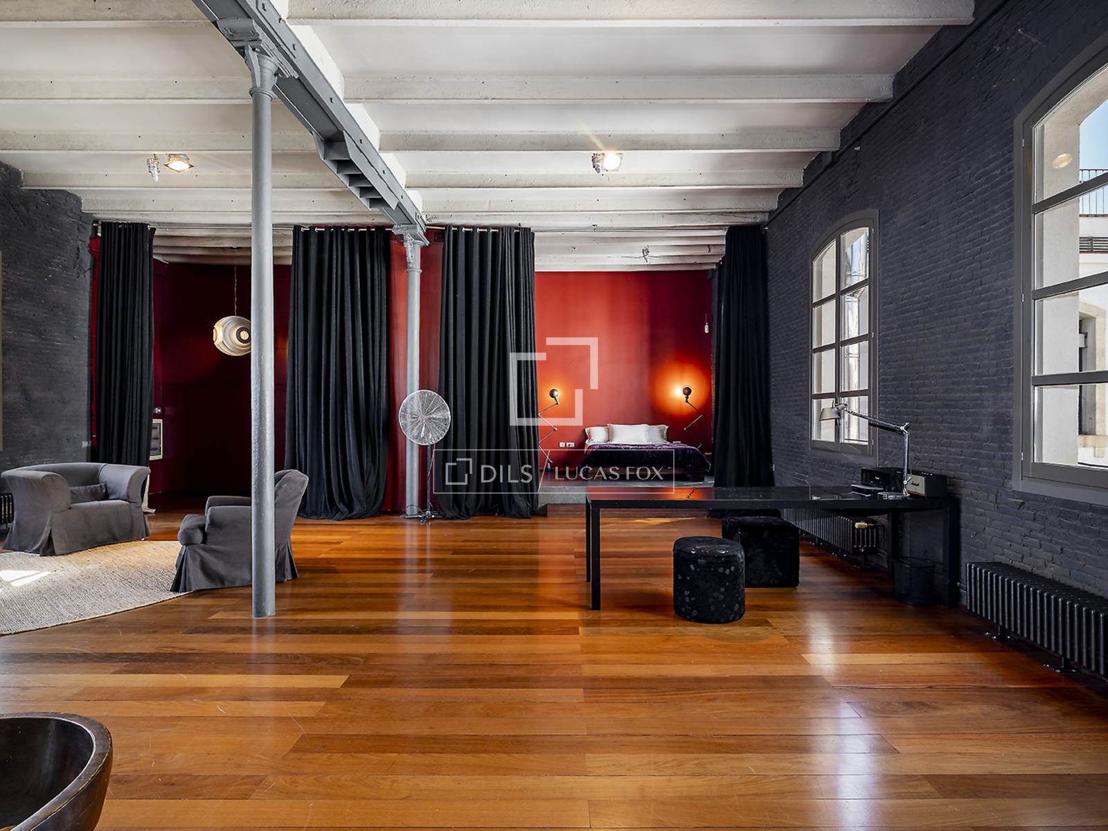 Apartamento en Barcelona, España 2 dormitorios, 251 m2 No. 161360