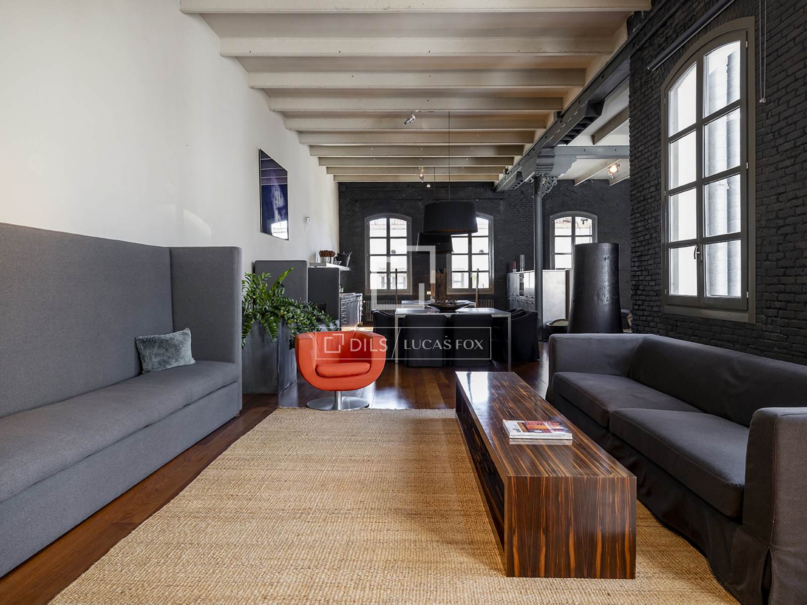 Apartamento en Barcelona, España 2 dormitorios, 251 m2 No. 161360