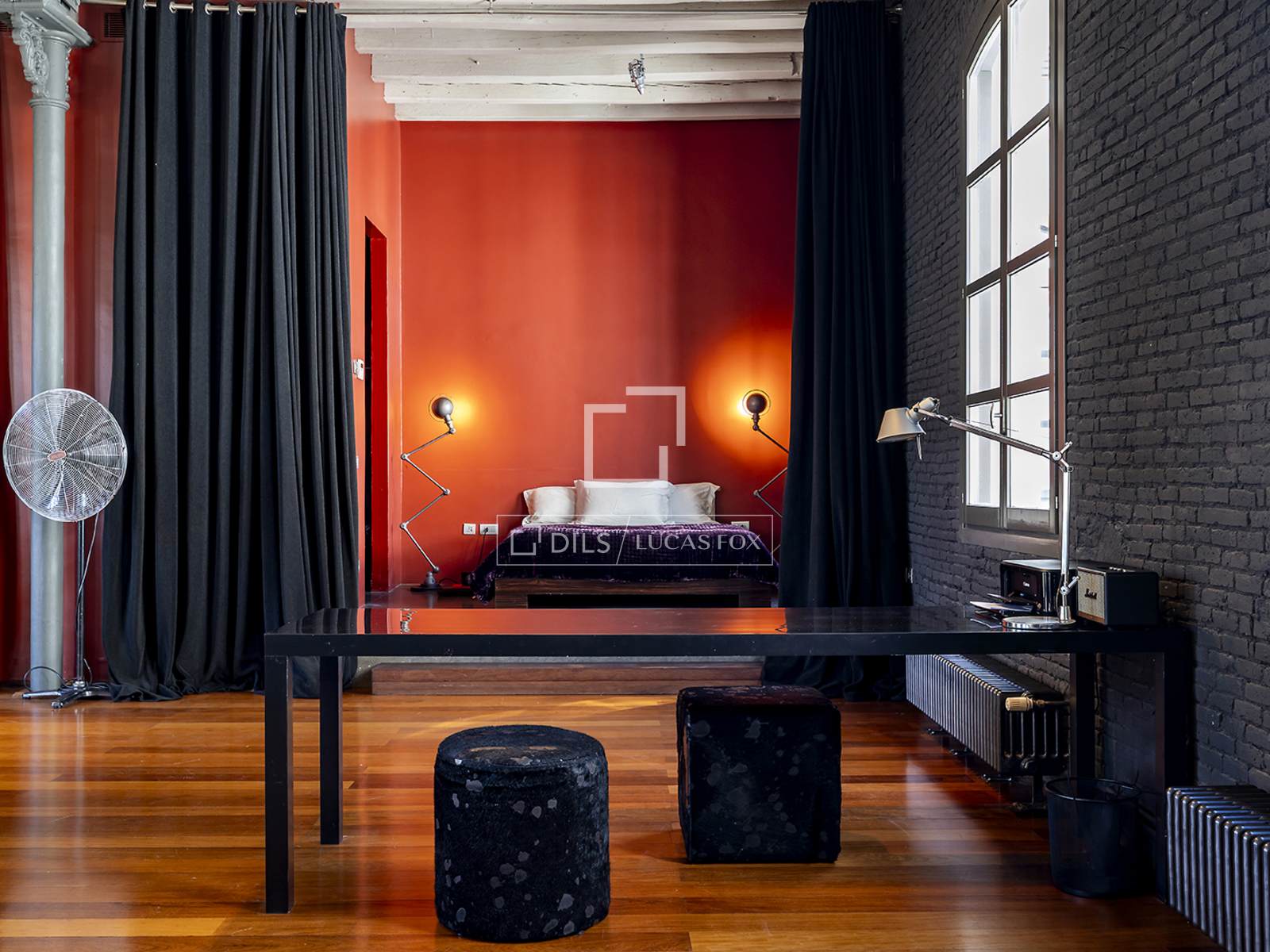 Apartamento en Barcelona, España 2 dormitorios, 251 m2 No. 161360