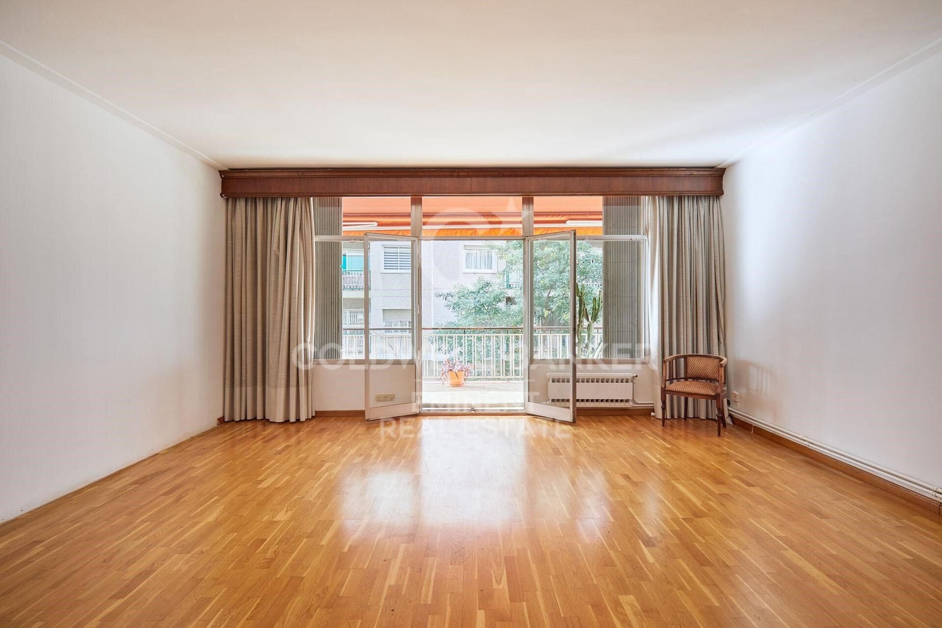 Apartment in Barcelona, Spain 4 bedrooms, 180 sq.m. No. 157421