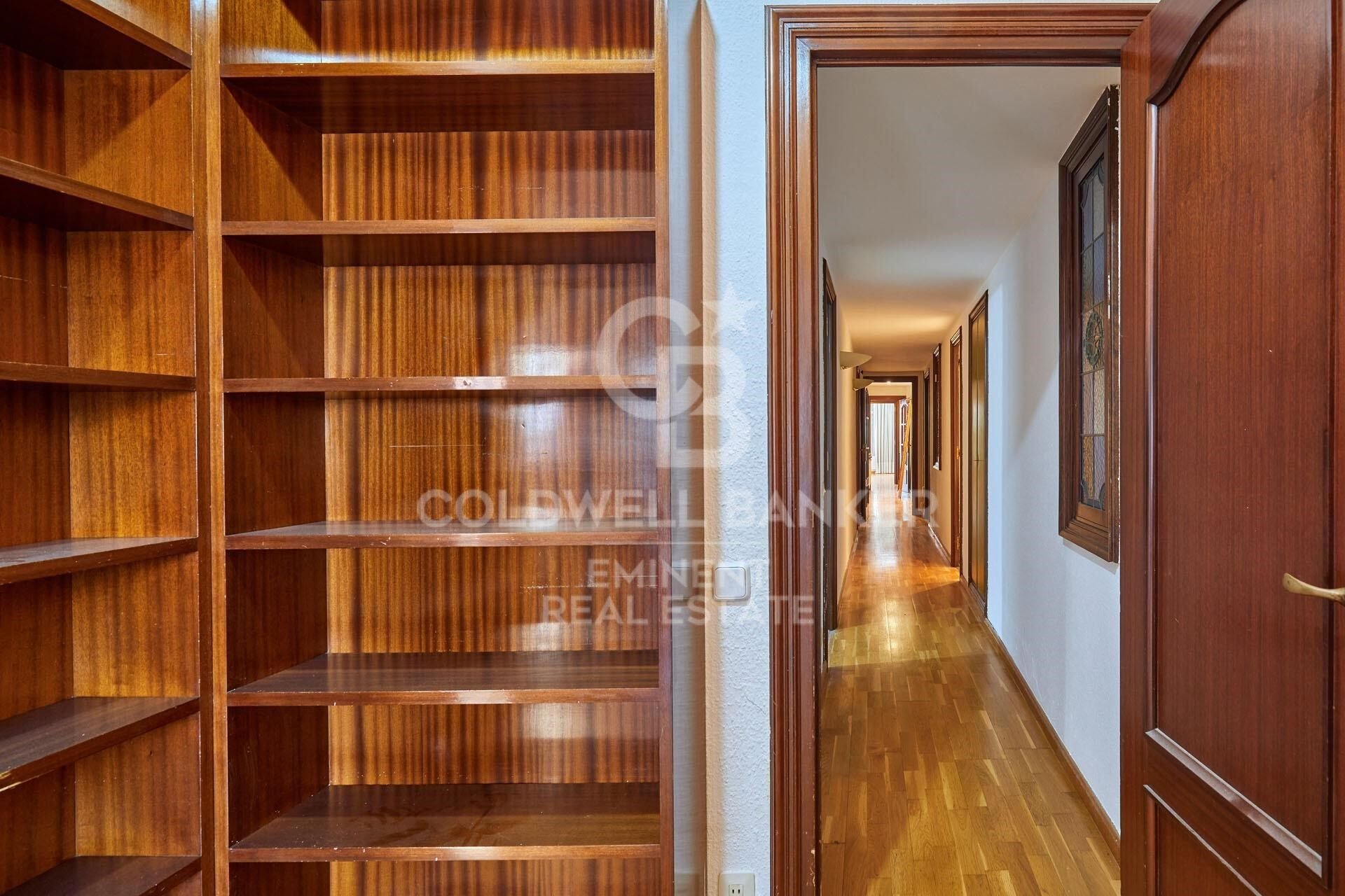 Apartment in Barcelona, Spain 4 bedrooms, 180 sq.m. No. 157421