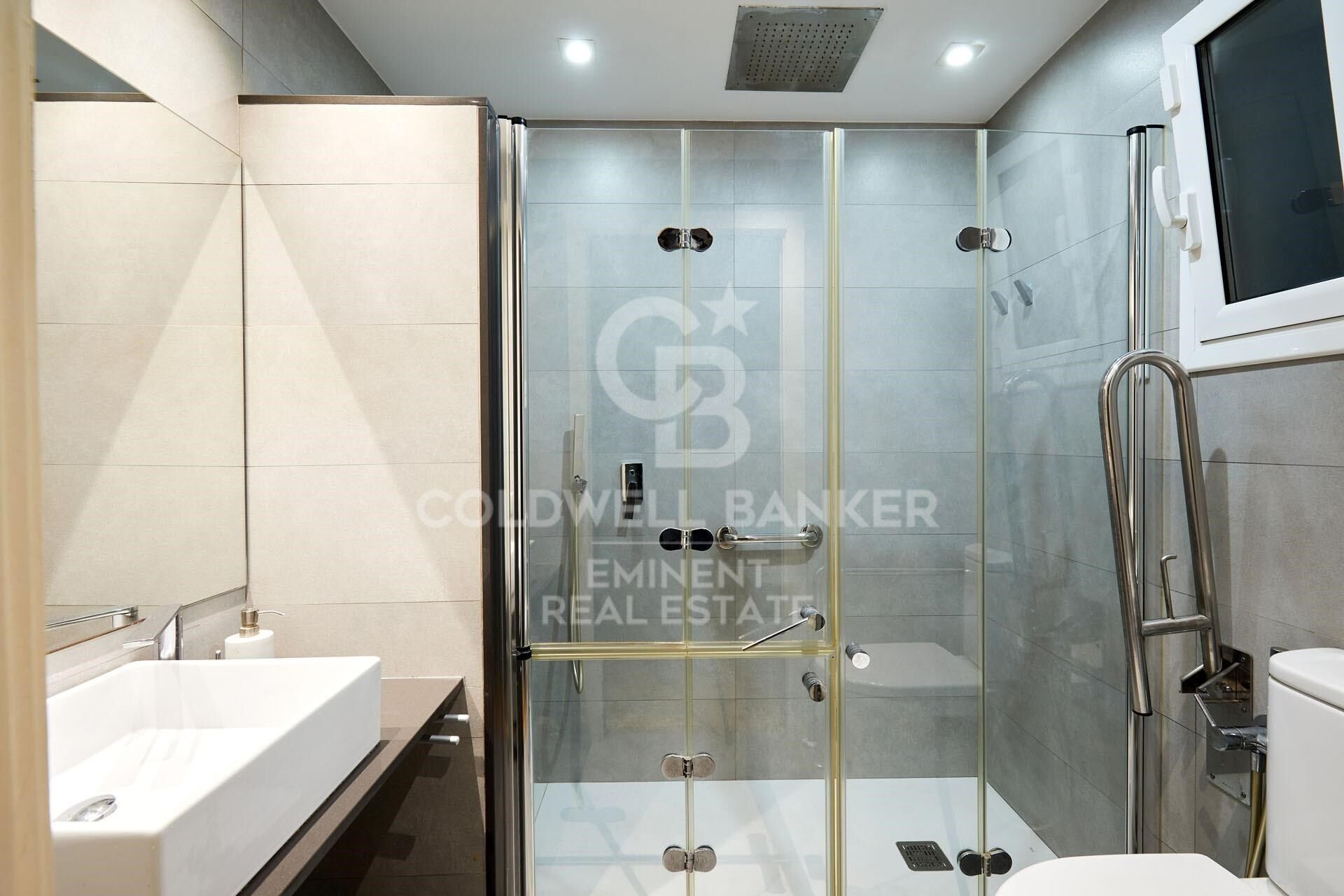 Apartment in Barcelona, Spain 4 bedrooms, 180 sq.m. No. 157421