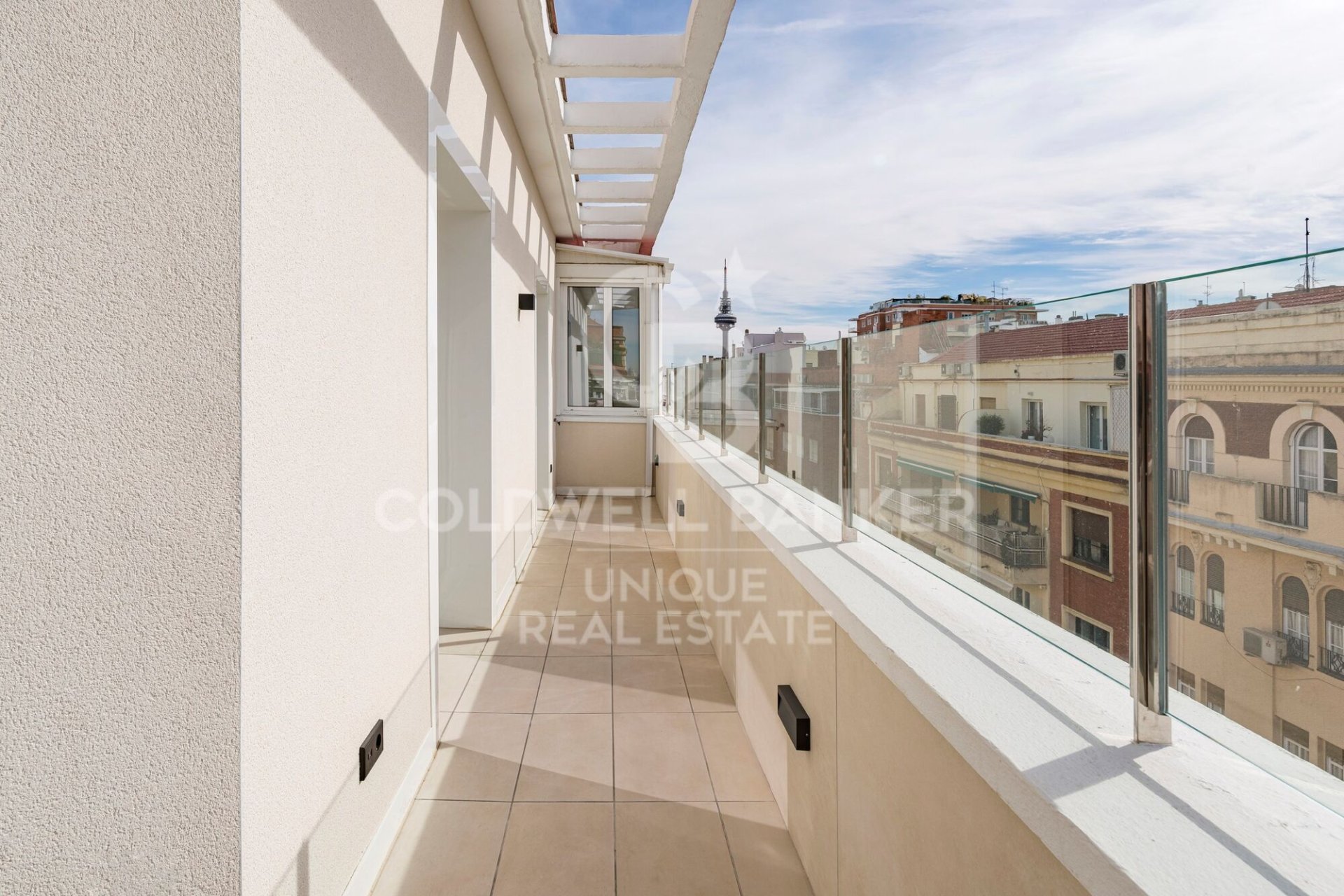 Takvåning i Madrid, Spanien 3 sovrum, 228 kvm. Nr. 157420