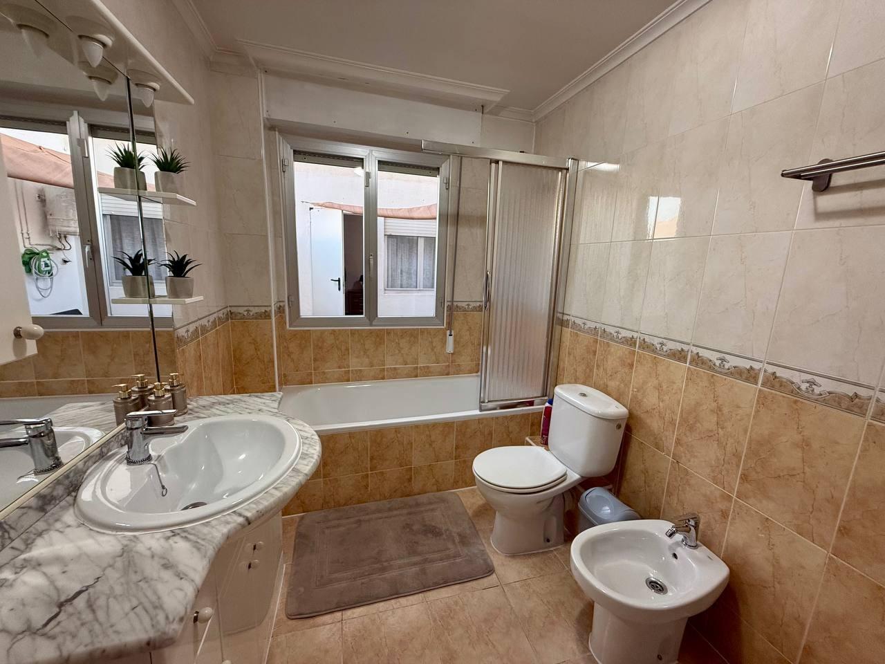 Apartment à Torrevieja, Alicante, Espagne 2 chambres, 89 m2 No. 182804