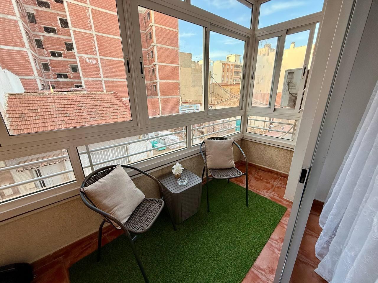 Apartment à Torrevieja, Alicante, Espagne 2 chambres, 89 m2 No. 182804