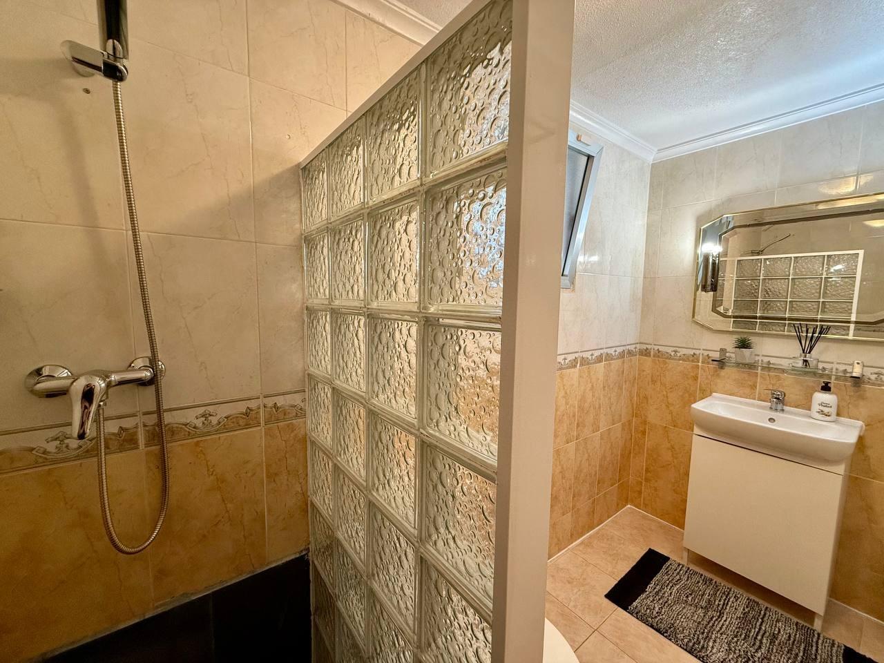 Apartment à Torrevieja, Alicante, Espagne 2 chambres, 89 m2 No. 182804
