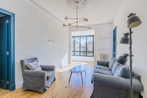 Apartment in Barcelona, Spain 4 bedrooms,  No. 141290