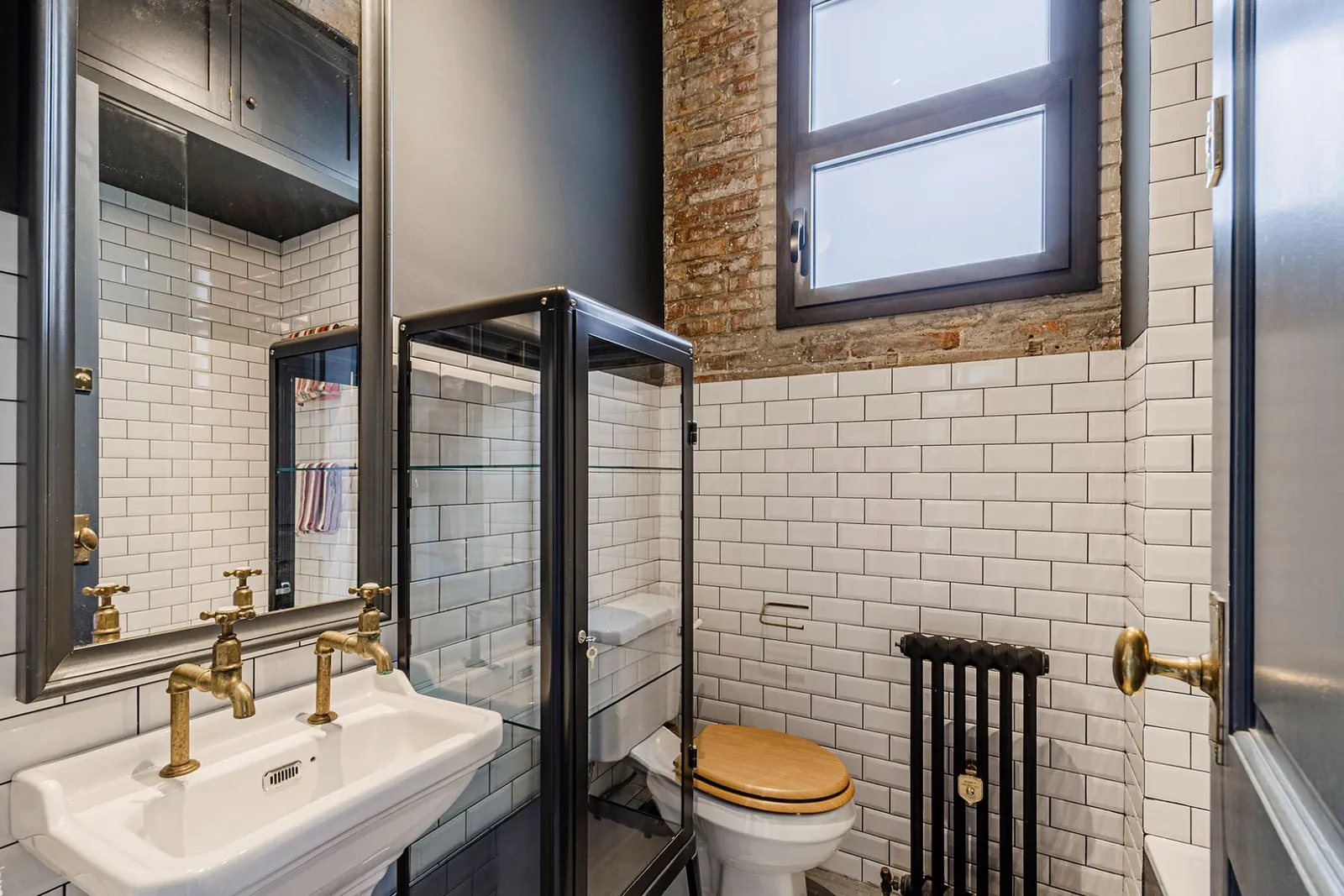 Квартира в Барселона, Испания 4 спальни,  №141290