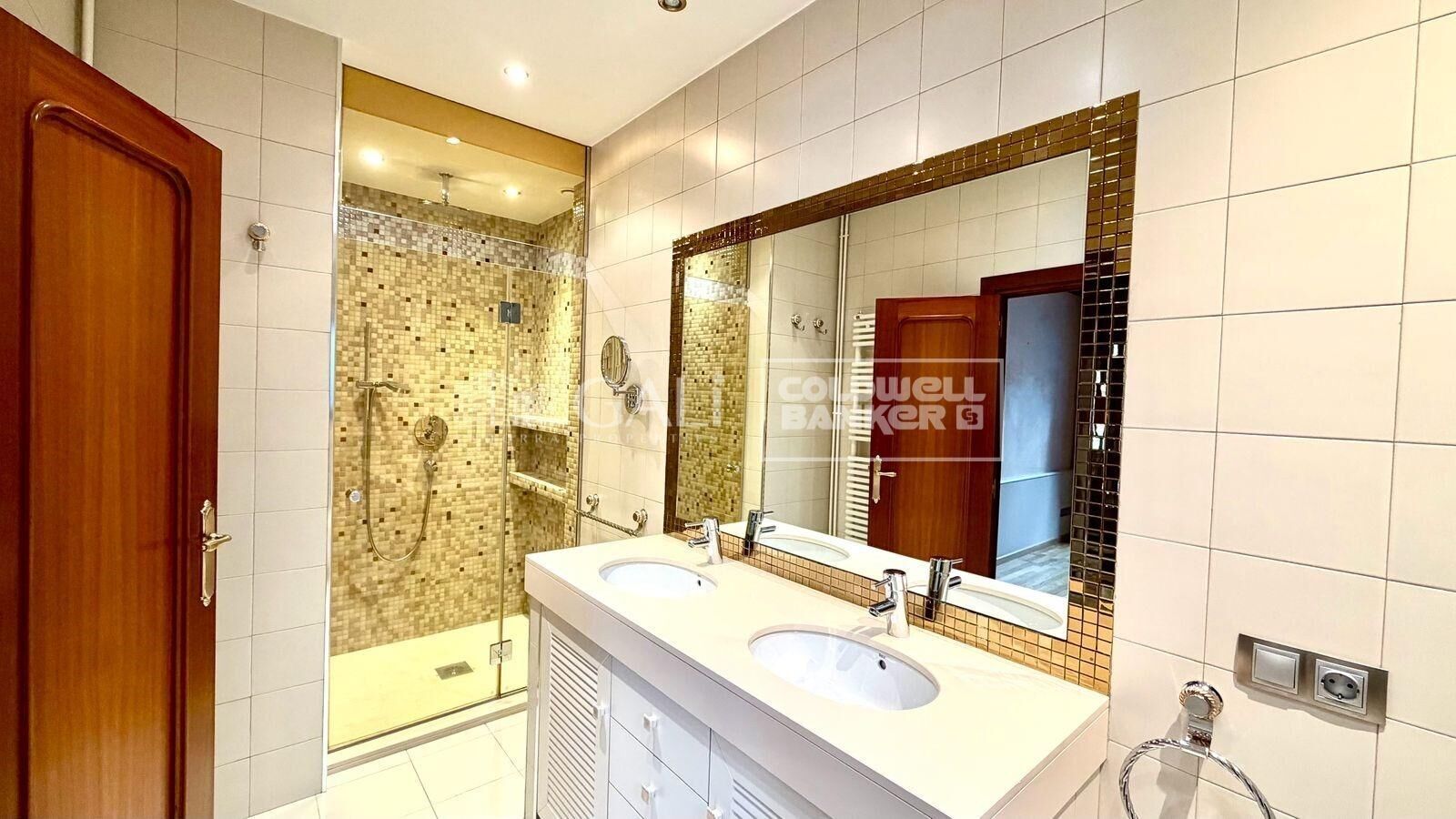 Huvila Principado De Andorra (Ninguna Poblacion Tiene C.P.), Lleida, Espanja 6 makuuhuonetta, 500 m2 No. 156715