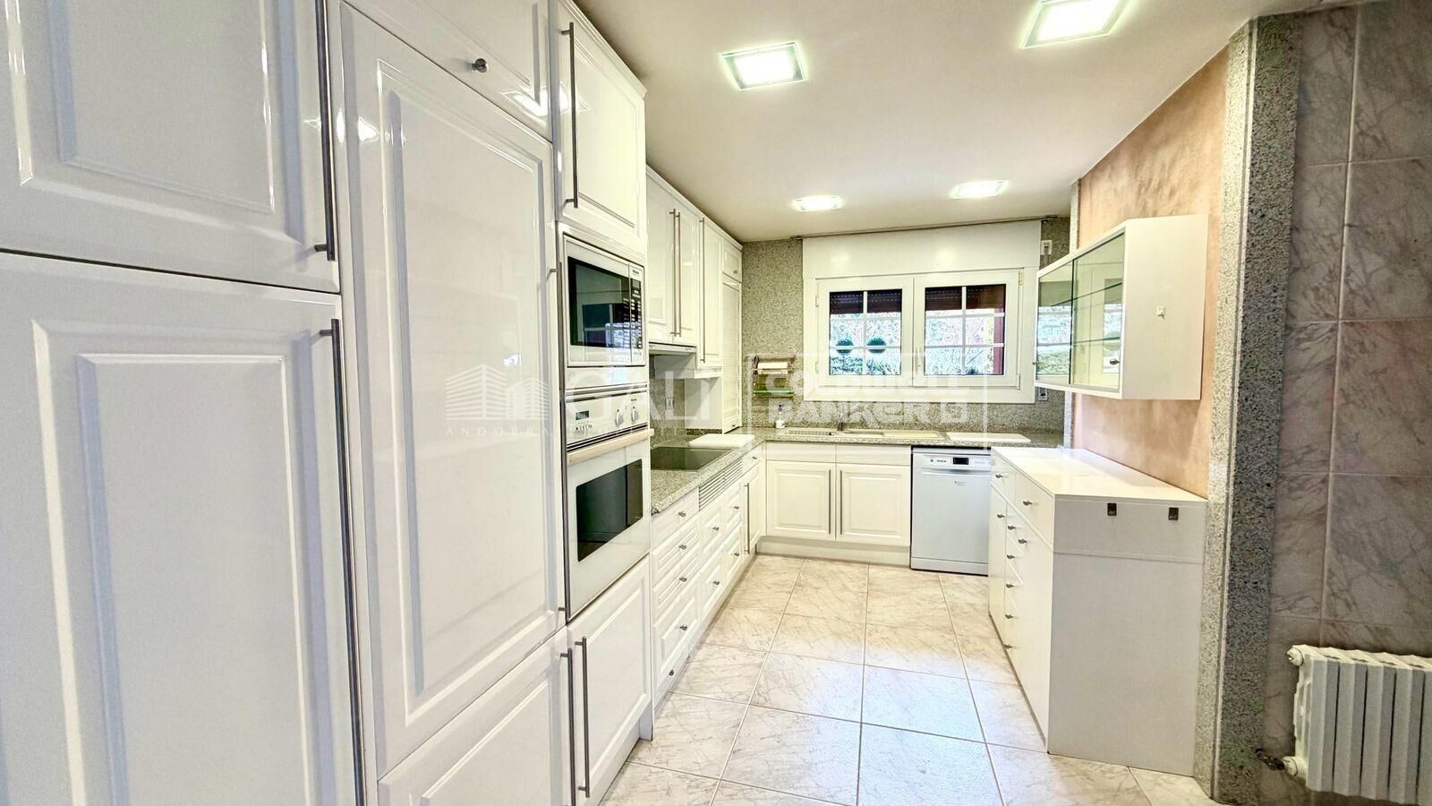 Huvila Principado De Andorra (Ninguna Poblacion Tiene C.P.), Lleida, Espanja 6 makuuhuonetta, 500 m2 No. 156715