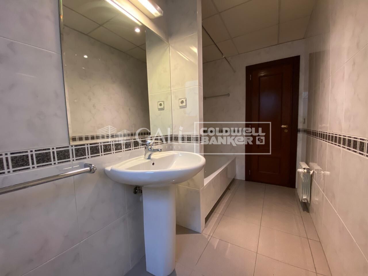 Apartment in Principado De Andorra (Ninguna Poblacion Tiene C.P.), Lleida, Spain 3 bedrooms, 99 sq.m. No. 156710