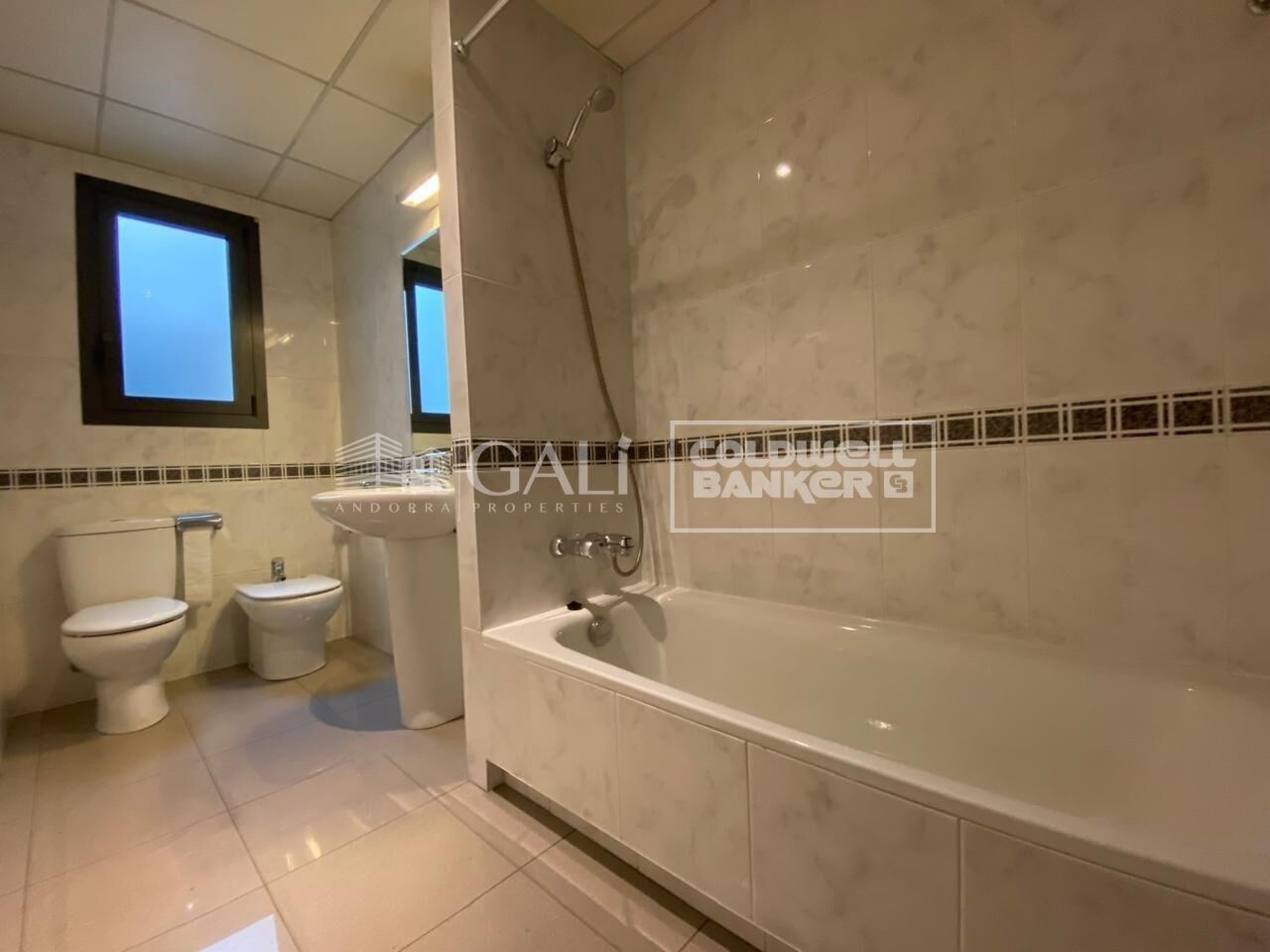 Apartment in Principado De Andorra (Ninguna Poblacion Tiene C.P.), Lleida, Spain 3 bedrooms, 99 sq.m. No. 156710