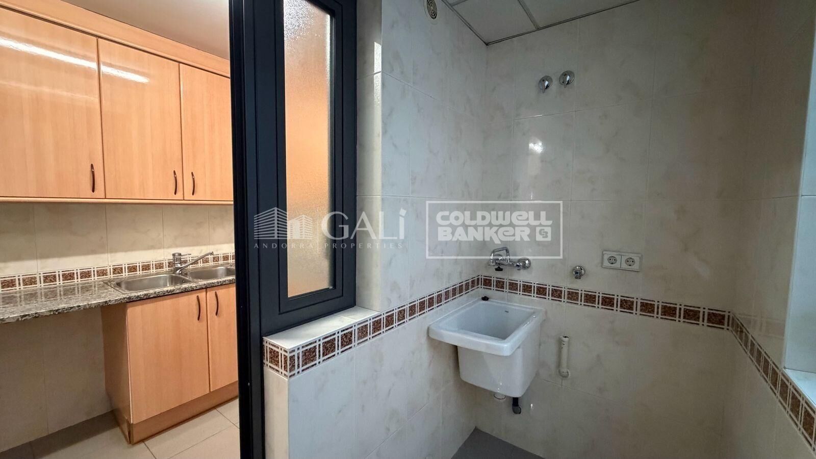 Apartment in Principado De Andorra (Ninguna Poblacion Tiene C.P.), Lleida, Spain 3 bedrooms, 99 sq.m. No. 156710