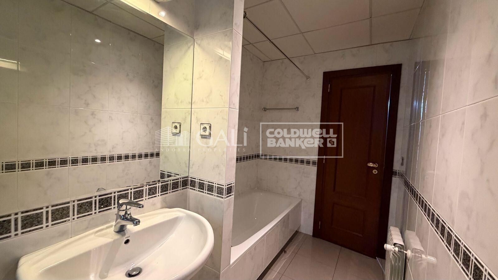 Apartment in Principado De Andorra (Ninguna Poblacion Tiene C.P.), Lleida, Spain 3 bedrooms, 99 sq.m. No. 156710