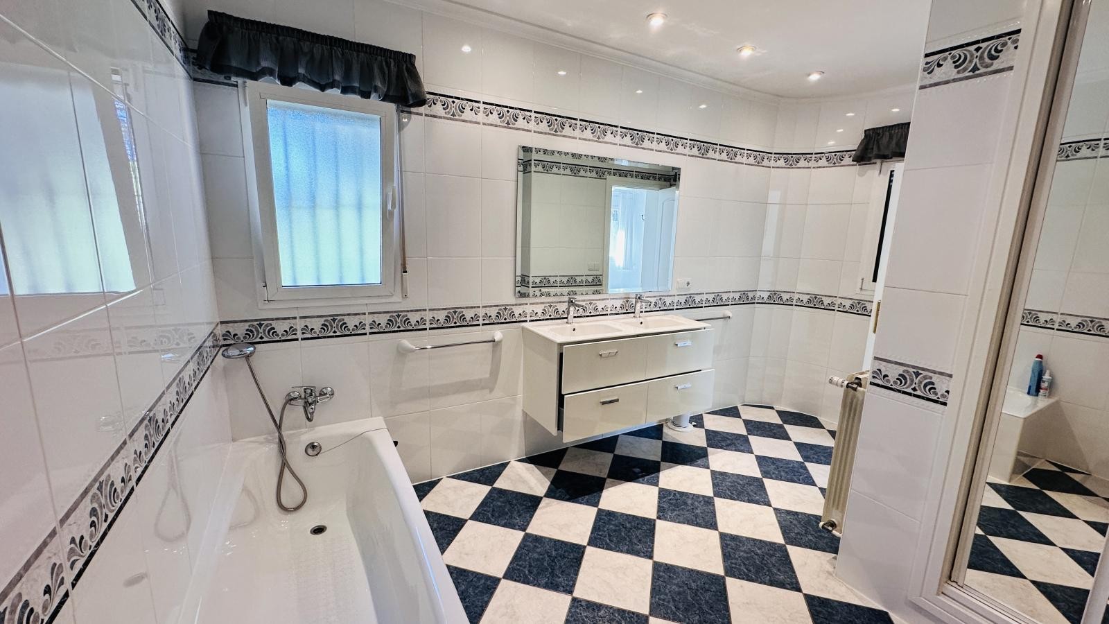 Huvila Denia, Alicante, Espanja 4 makuuhuonetta, 284 m2 No. 195919