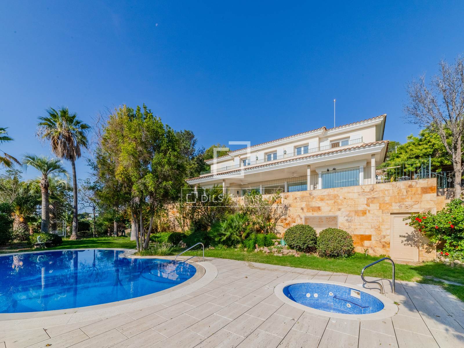 Villa a Sitges, Barcelona, Spagna 5 camere da letto, 910 mq. N° 150487