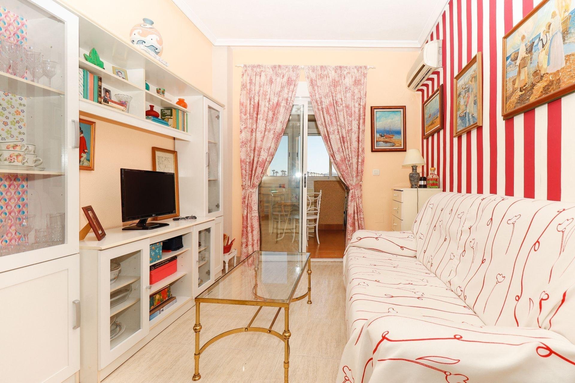 Apartamento en Torrevieja, Alicante, España 1 dormitorio, 60 m2 No. 184324