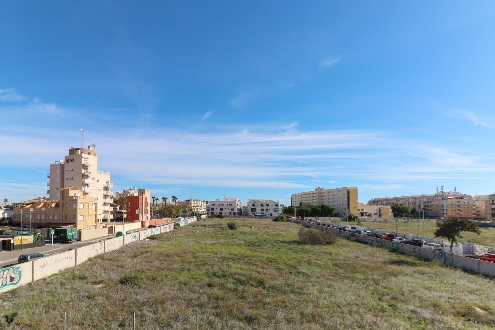 Apartamento en Torrevieja, Alicante, España 1 dormitorio, 60 m2 No. 184324