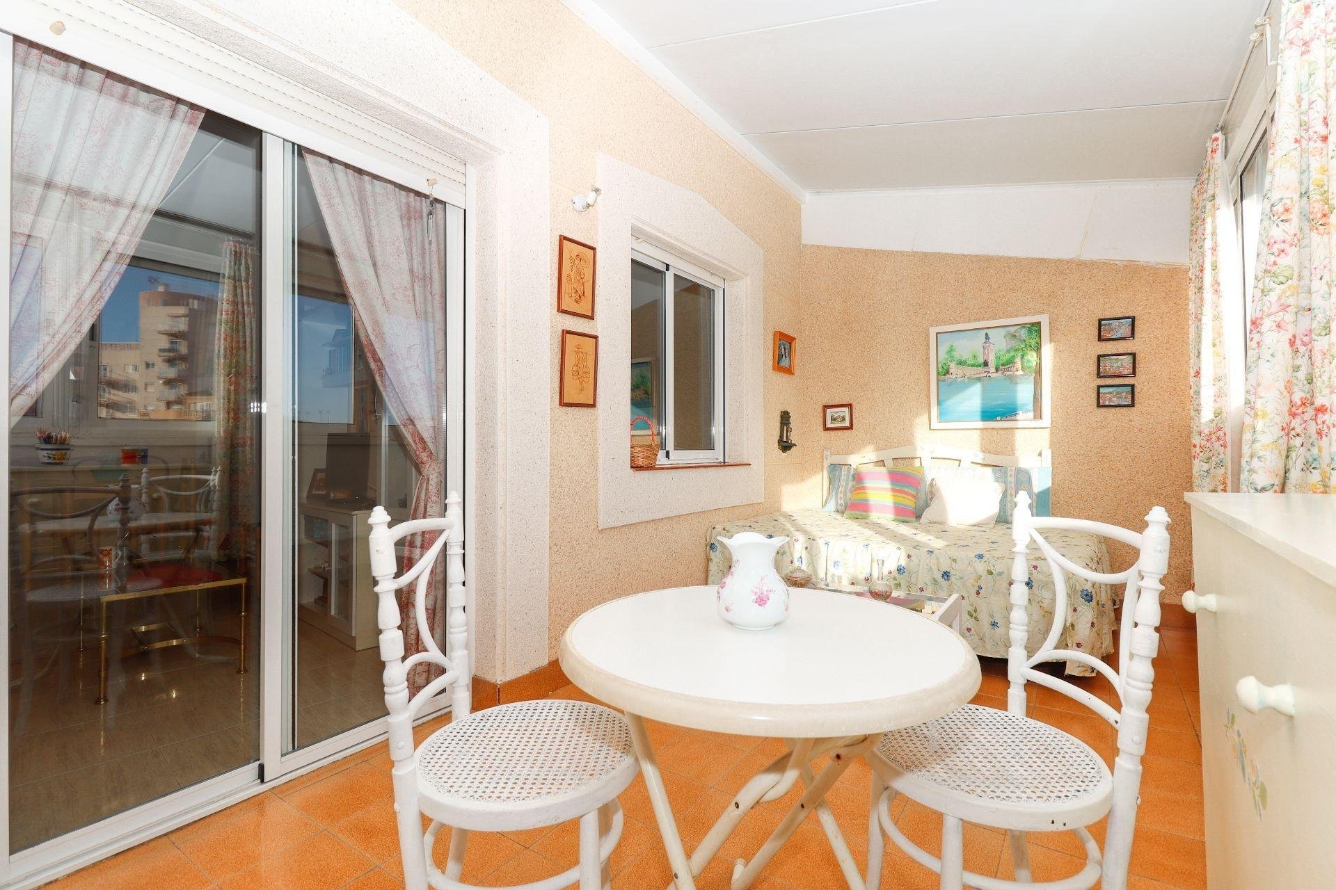 Apartamento en Torrevieja, Alicante, España 1 dormitorio, 60 m2 No. 184324