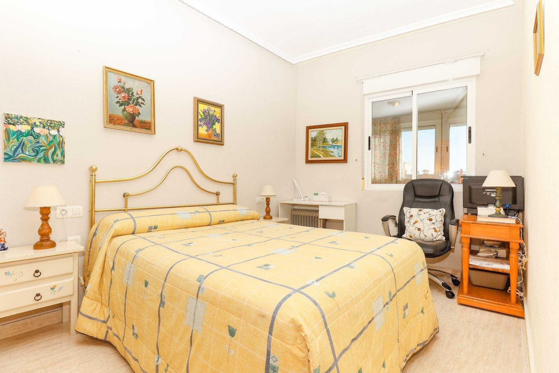 Apartamento en Torrevieja, Alicante, España 1 dormitorio, 60 m2 No. 184324