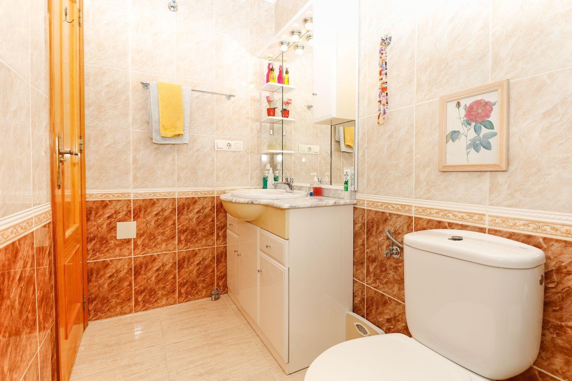 Apartamento en Torrevieja, Alicante, España 1 dormitorio, 60 m2 No. 184324
